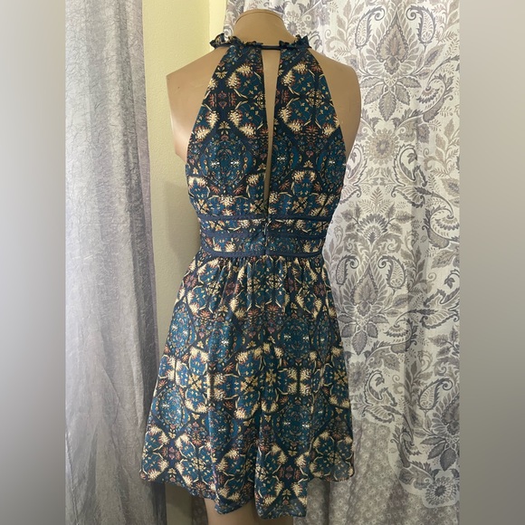 BCBG generation halter top dress - Picture 2 of 7